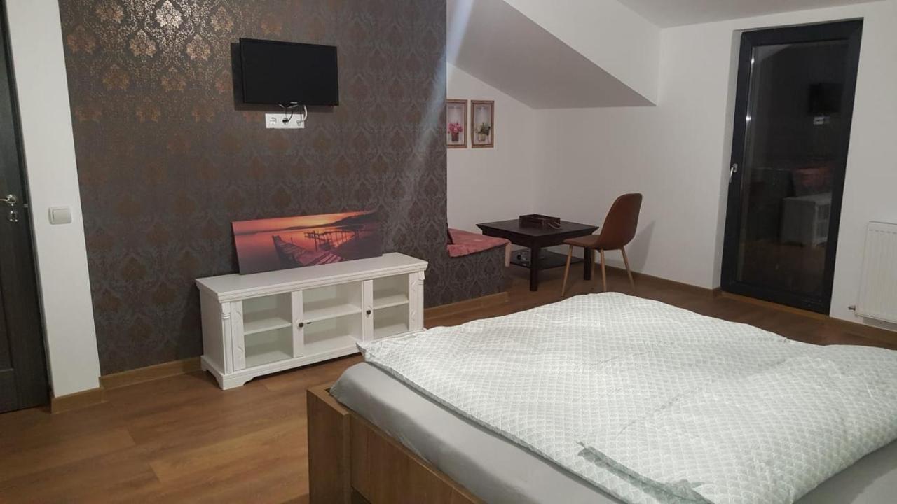 Ayana Central House Орадя Екстер'єр фото